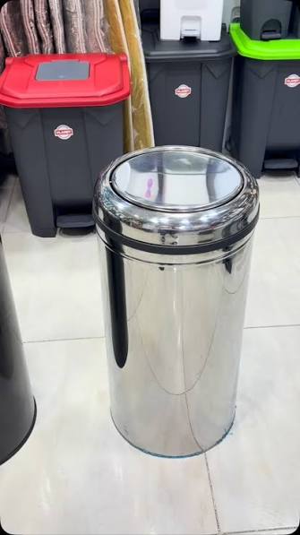 سلة نفايات ستانلس كبيرة بغطاء متحرك | YBS